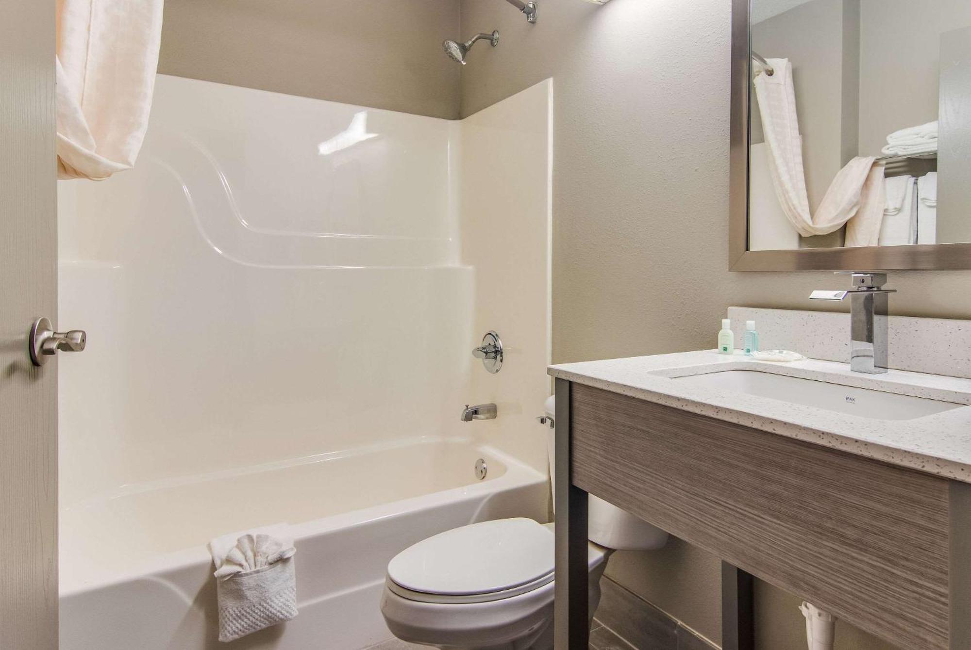 Quality Inn & Suites Grove City-Outlet Mall Luaran gambar
